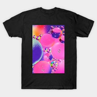 Colorful close up of oil drops in water T-Shirt